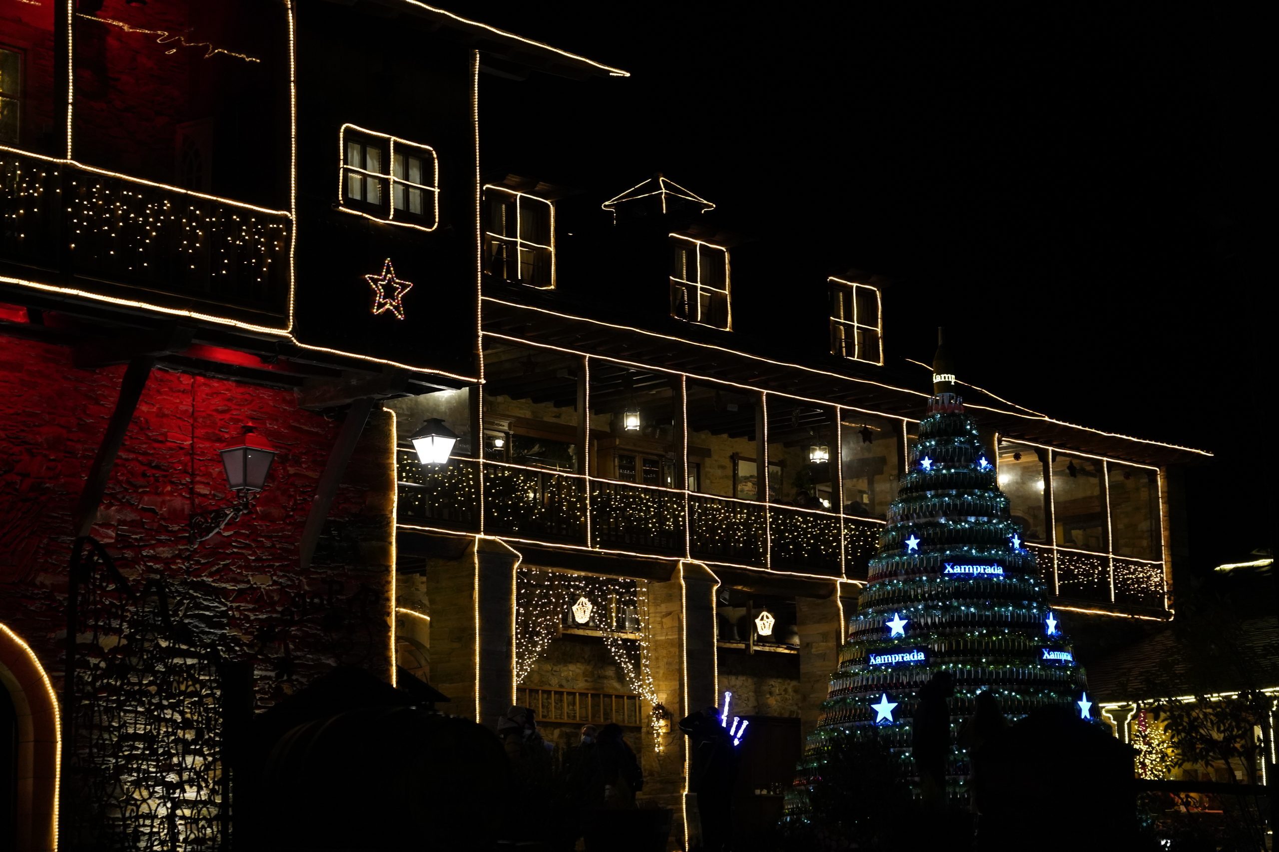 En este momento estás viendo La Navidad llega a El Bierzo con el encendido de Palacio de Canedo