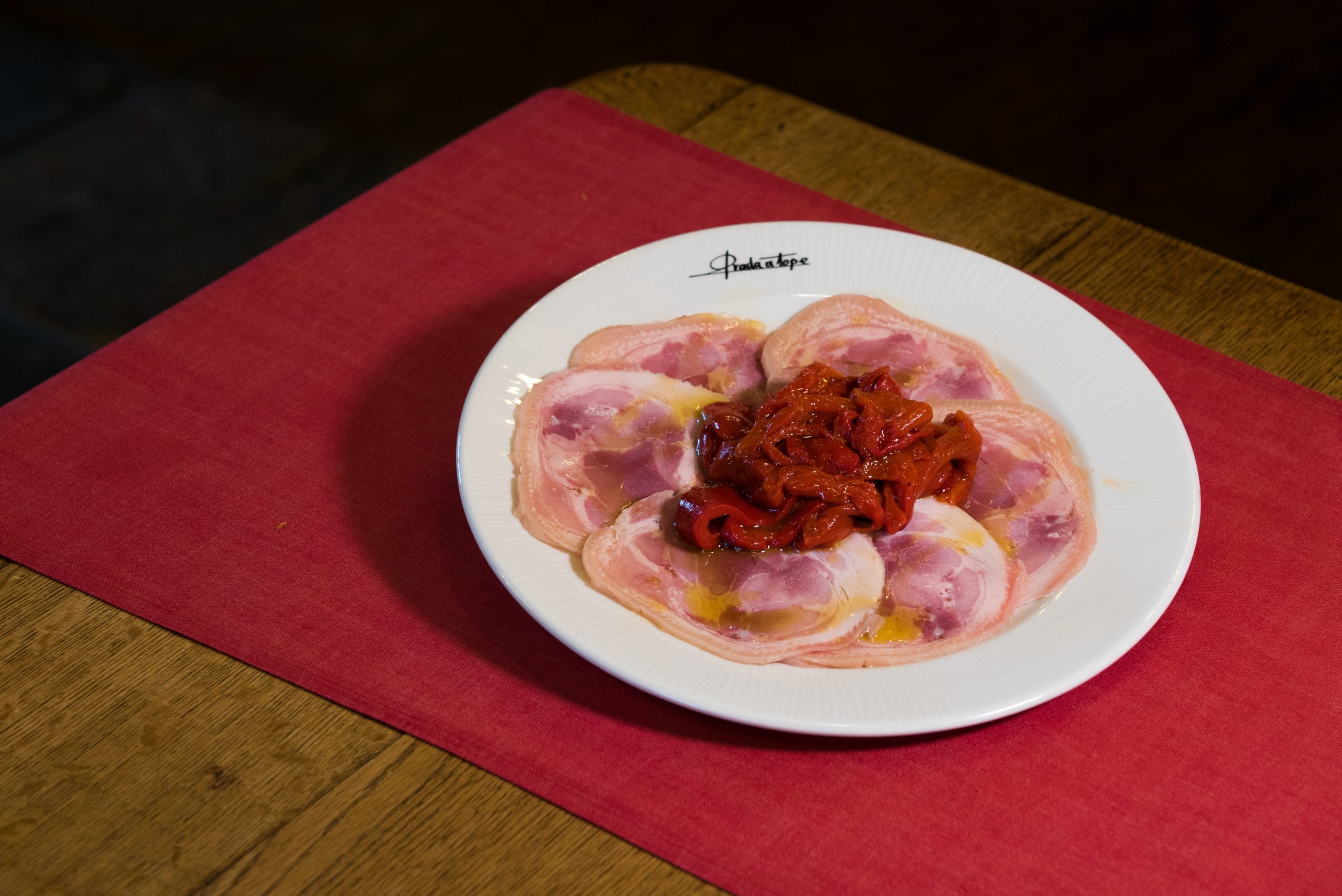 You are currently viewing Lacón con pimientos y Prada Selección, el maridaje perfecto de otoño