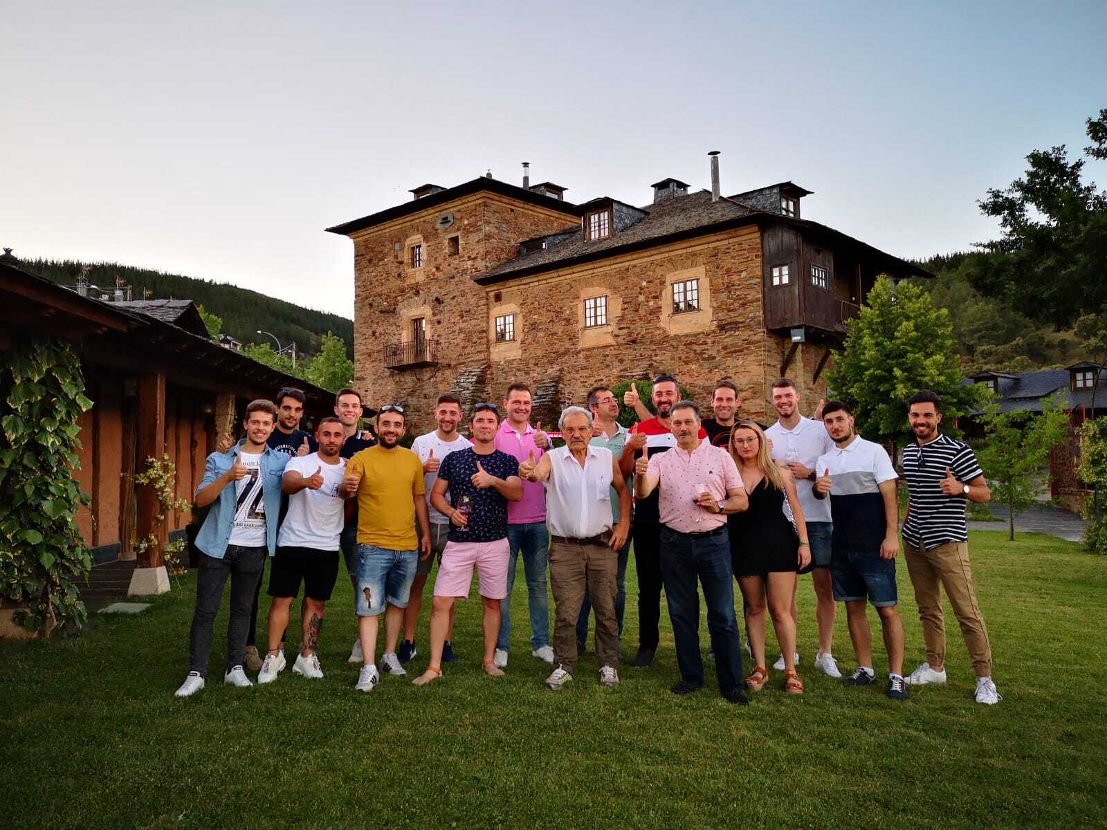 En este momento estás viendo Disfruta del enoturismo en Prada A Tope