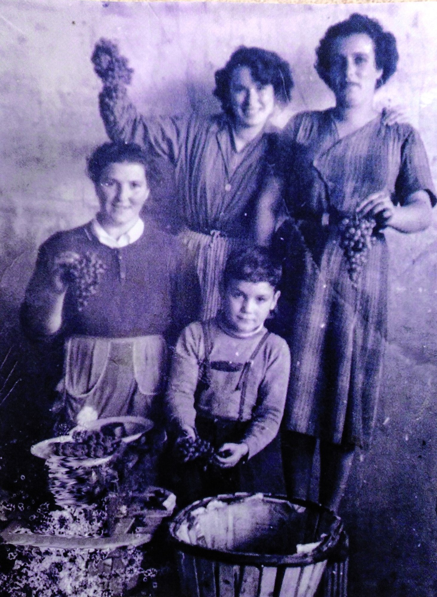 Prada vendiendo uvas